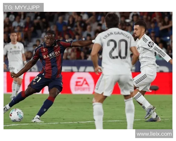 塞维利亚与莱万特激战成平局比赛结果引发热议